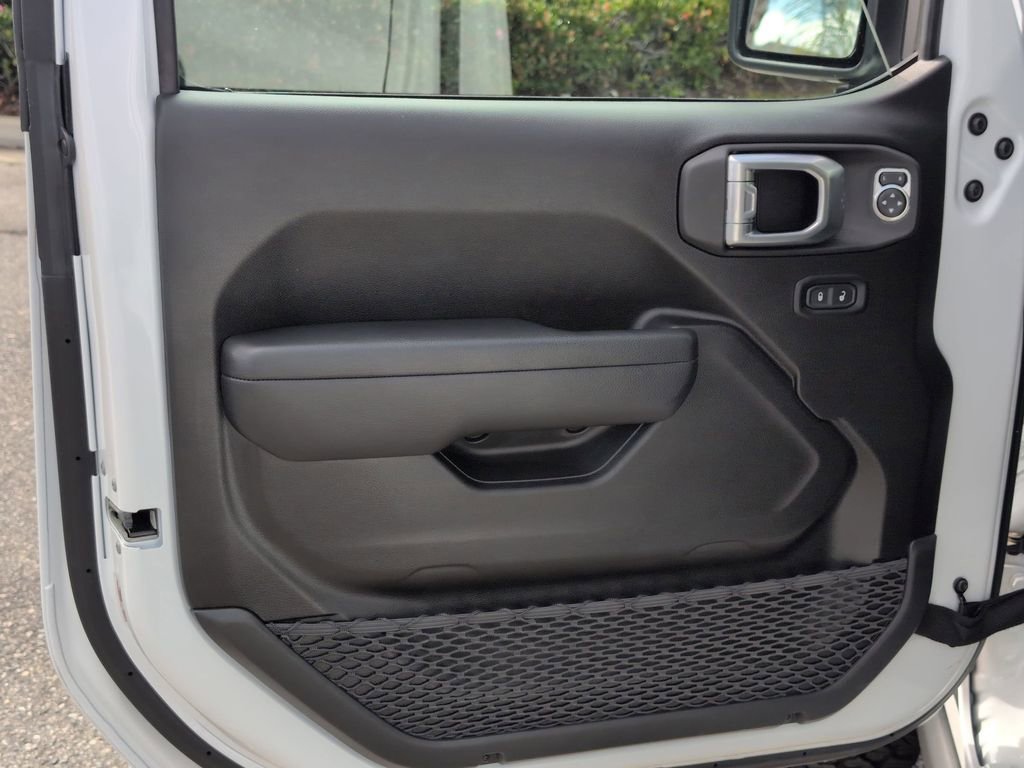 Certified 2024 Jeep Wrangler Unlimited Rubicon w/ Technology Group image 13