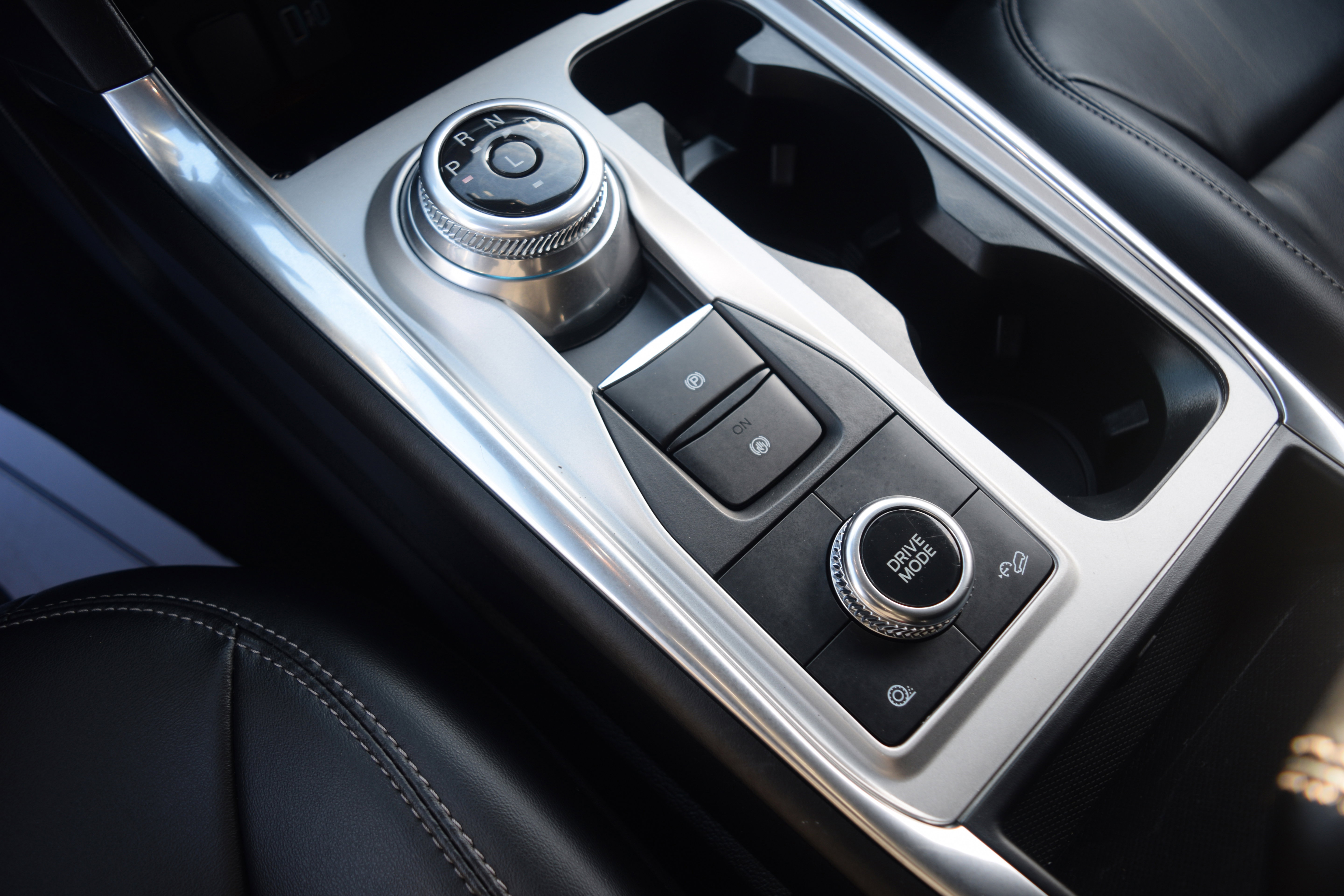 Used 2023 Ford Explorer XLT w/ Equipment Group 202A image 12