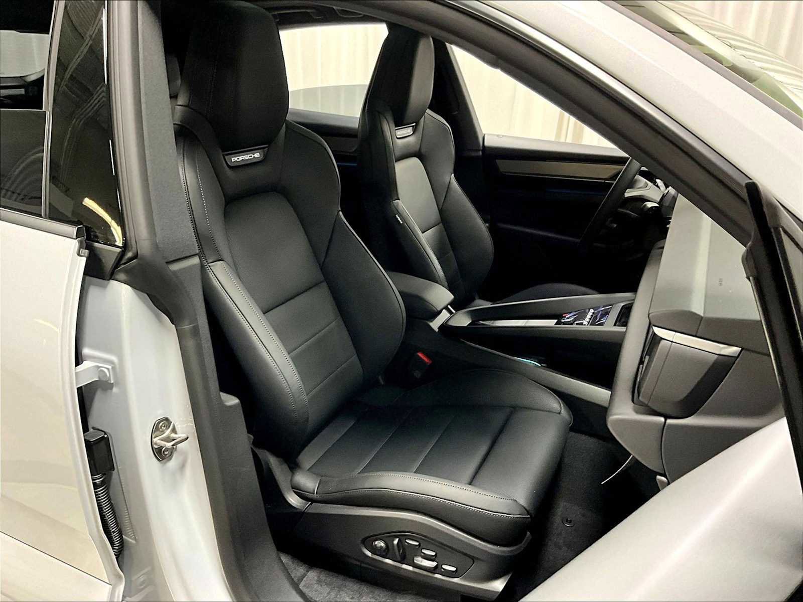 New 2026 Porsche Macan Electric RWD image 29