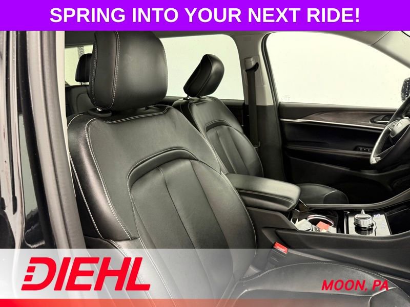 Certified 2023 Jeep Grand Cherokee L Limited w/ Black Appearance Package image 15