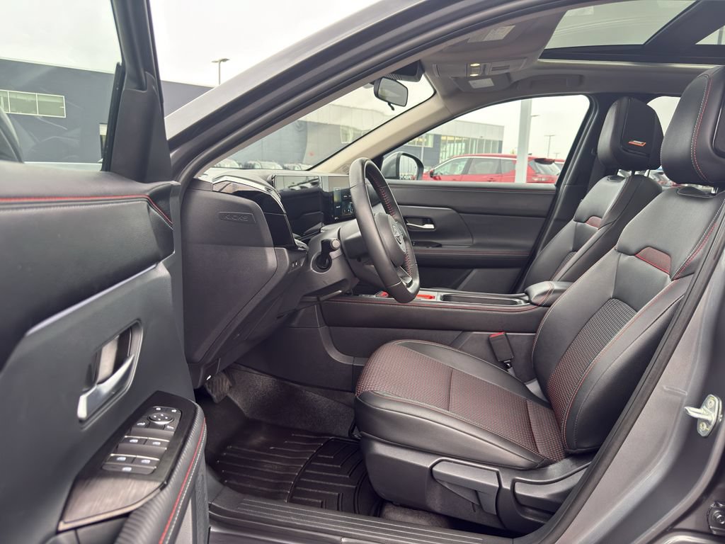 Certified 2025 Nissan Kicks SR w/ SR Premium Package AWD/4WD image 11