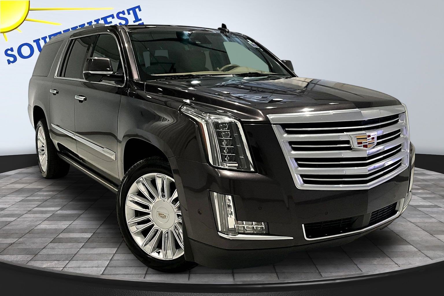 Used 2018 Cadillac Escalade ESV Platinum AWD/4WD image 3