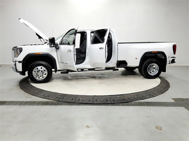 Used 2025 GMC Sierra 3500 Denali w/ Technology Package image 12