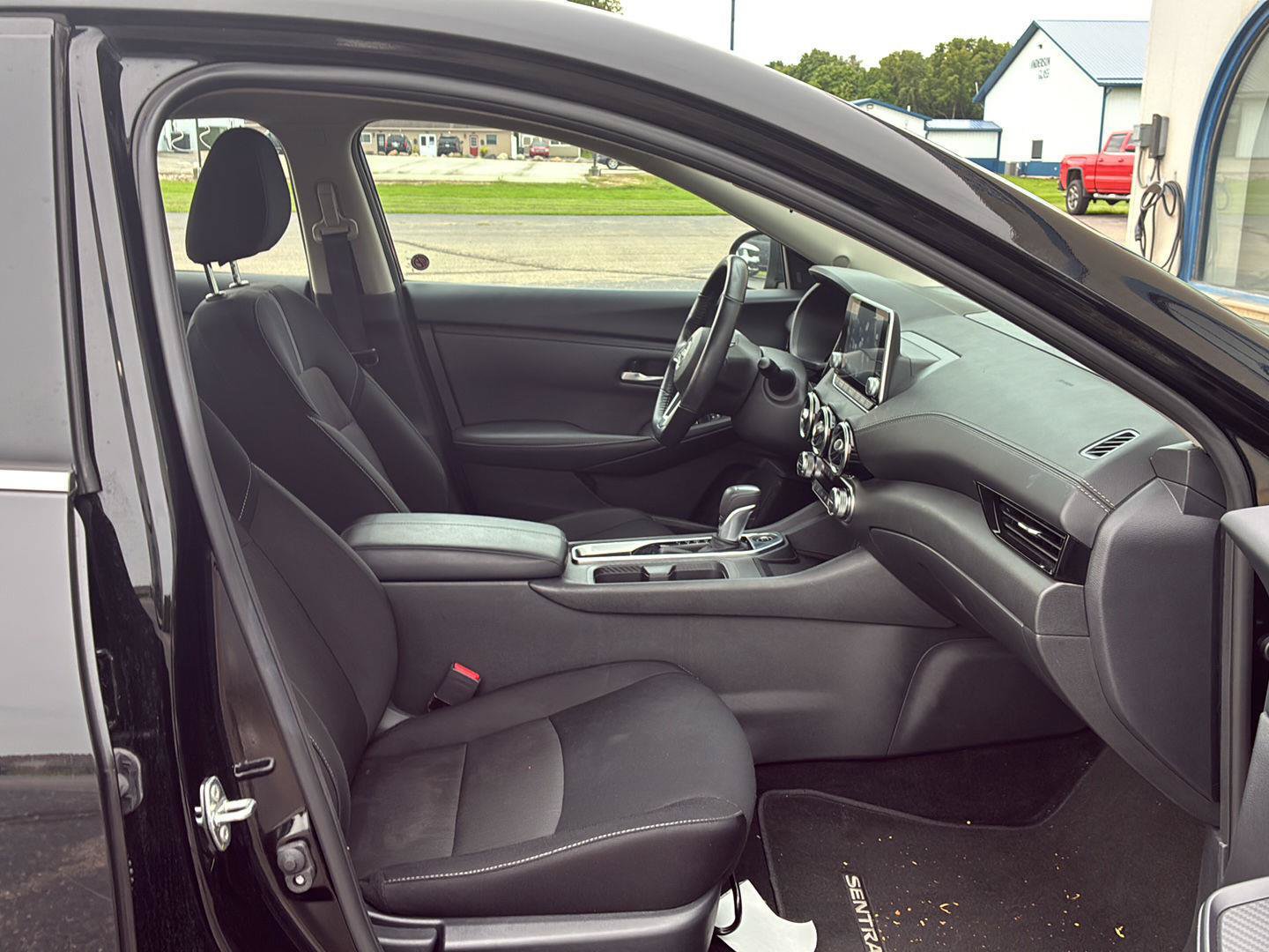 Used 2025 Nissan Sentra SV w/ All-Weather Package FWD image 10