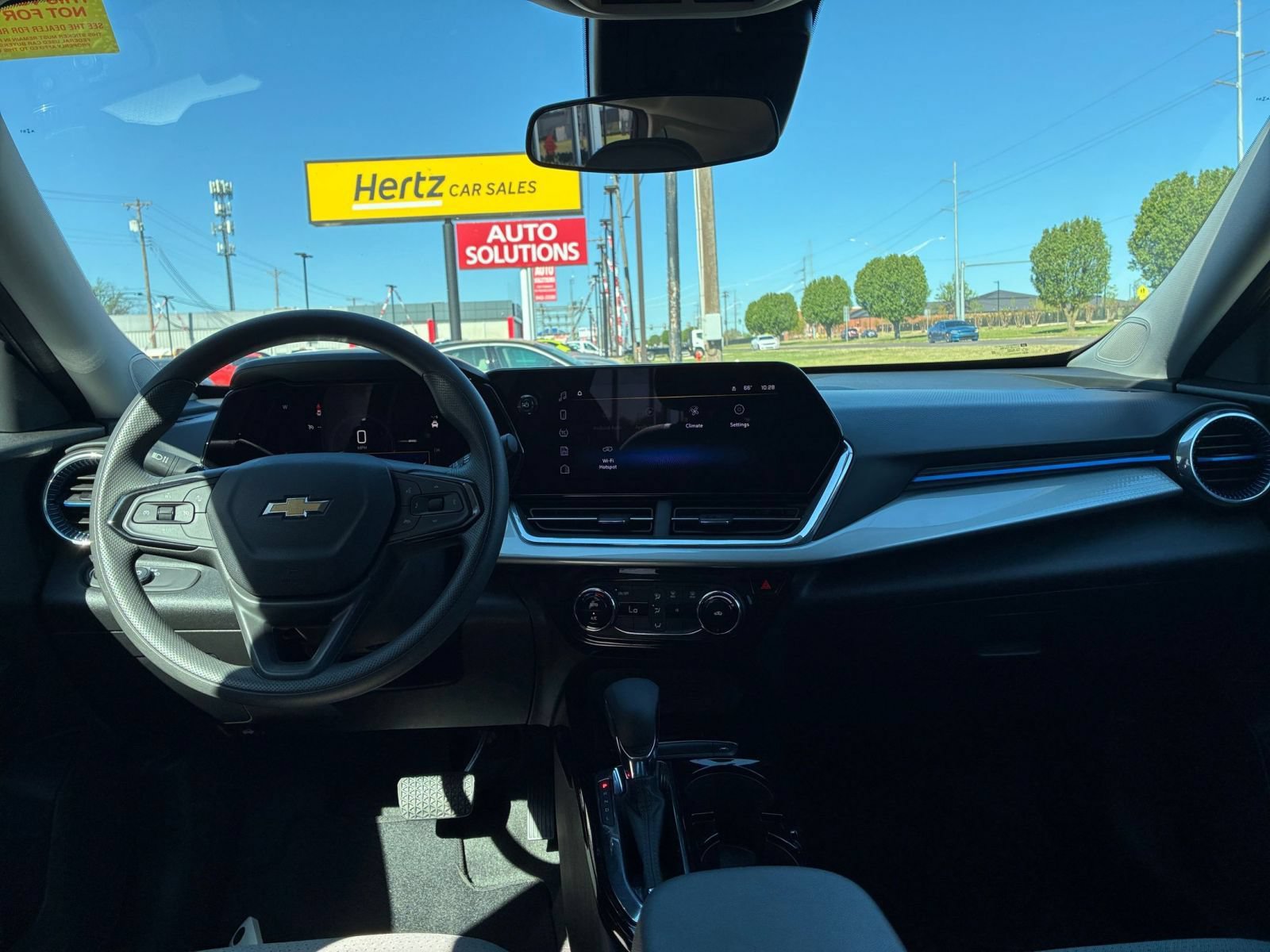 Used 2025 Chevrolet Trax LT FWD image 31