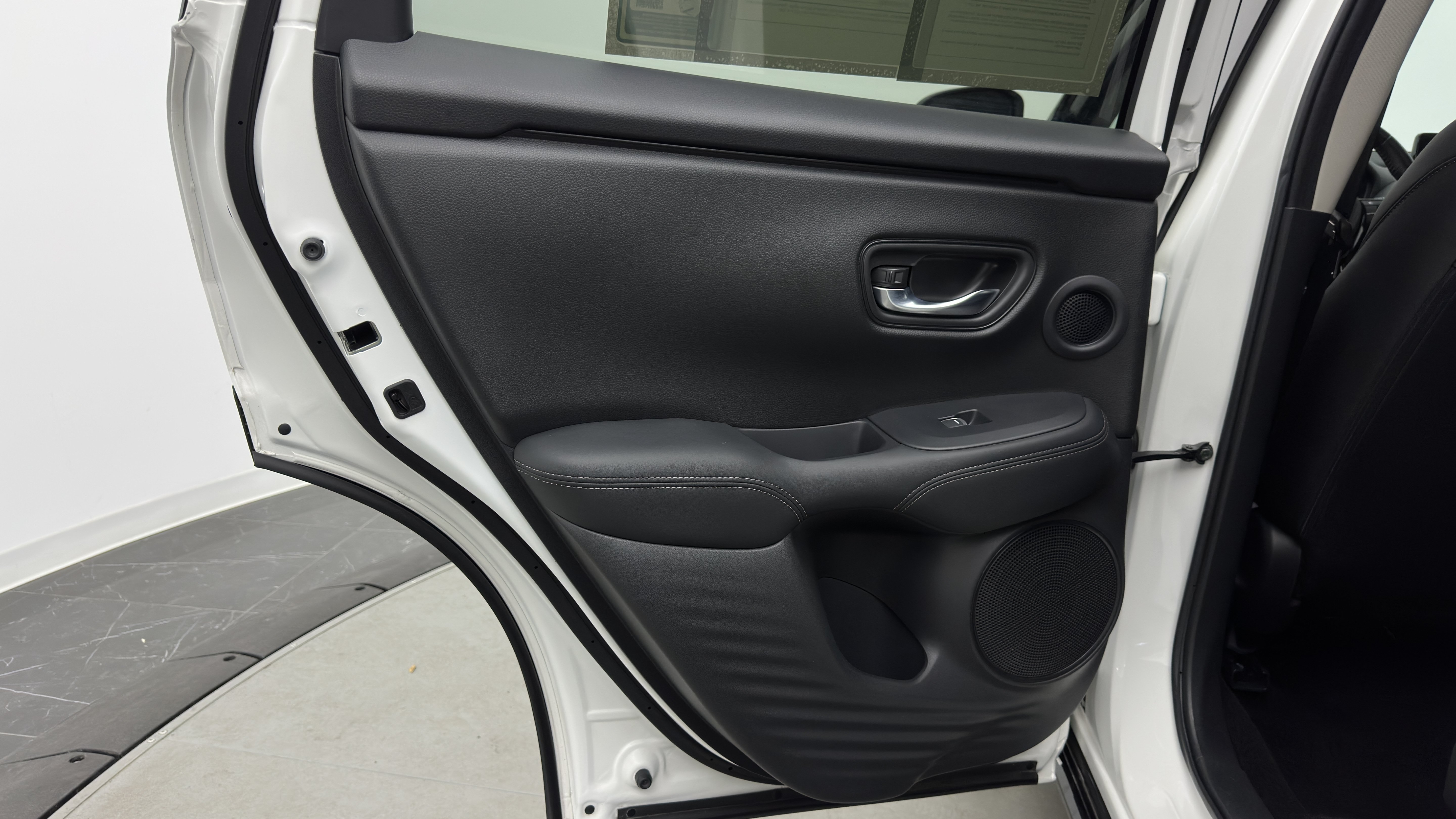 Used 2025 Honda HR-V EX-L image 27