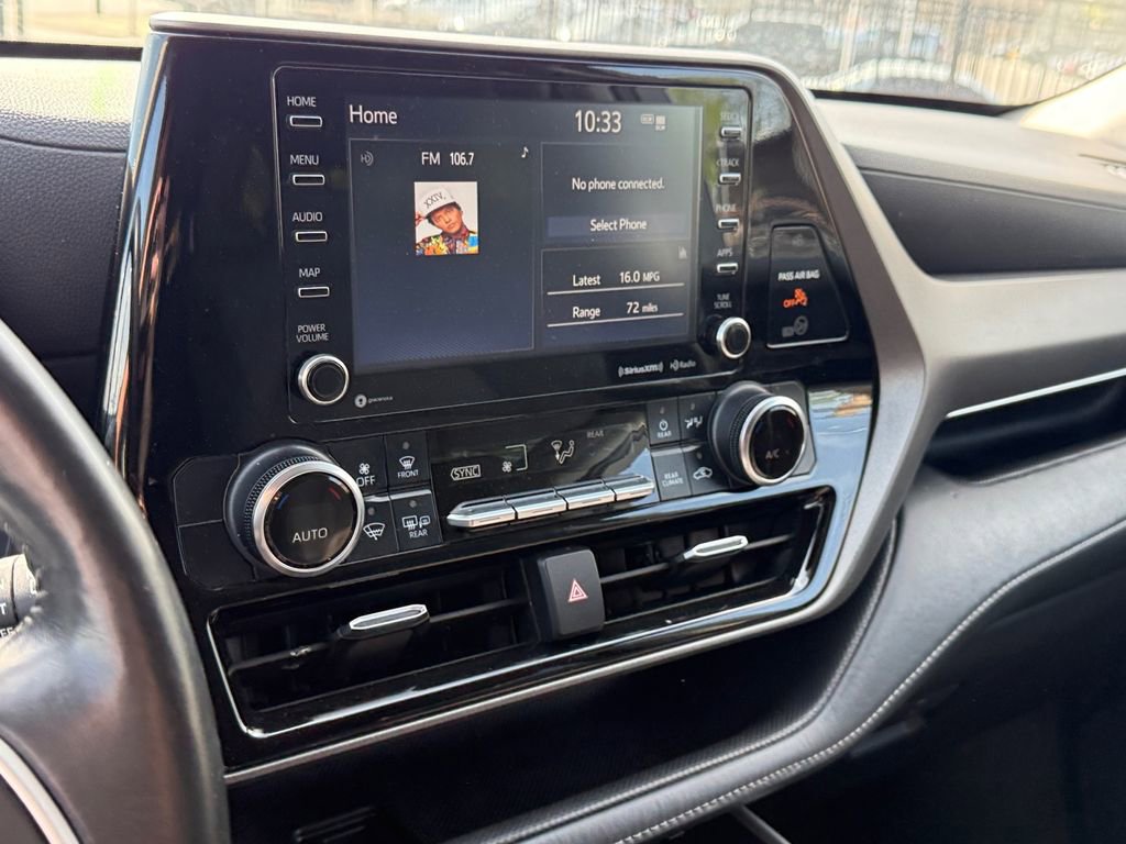 Used 2022 Toyota Highlander LE AWD/4WD image 38