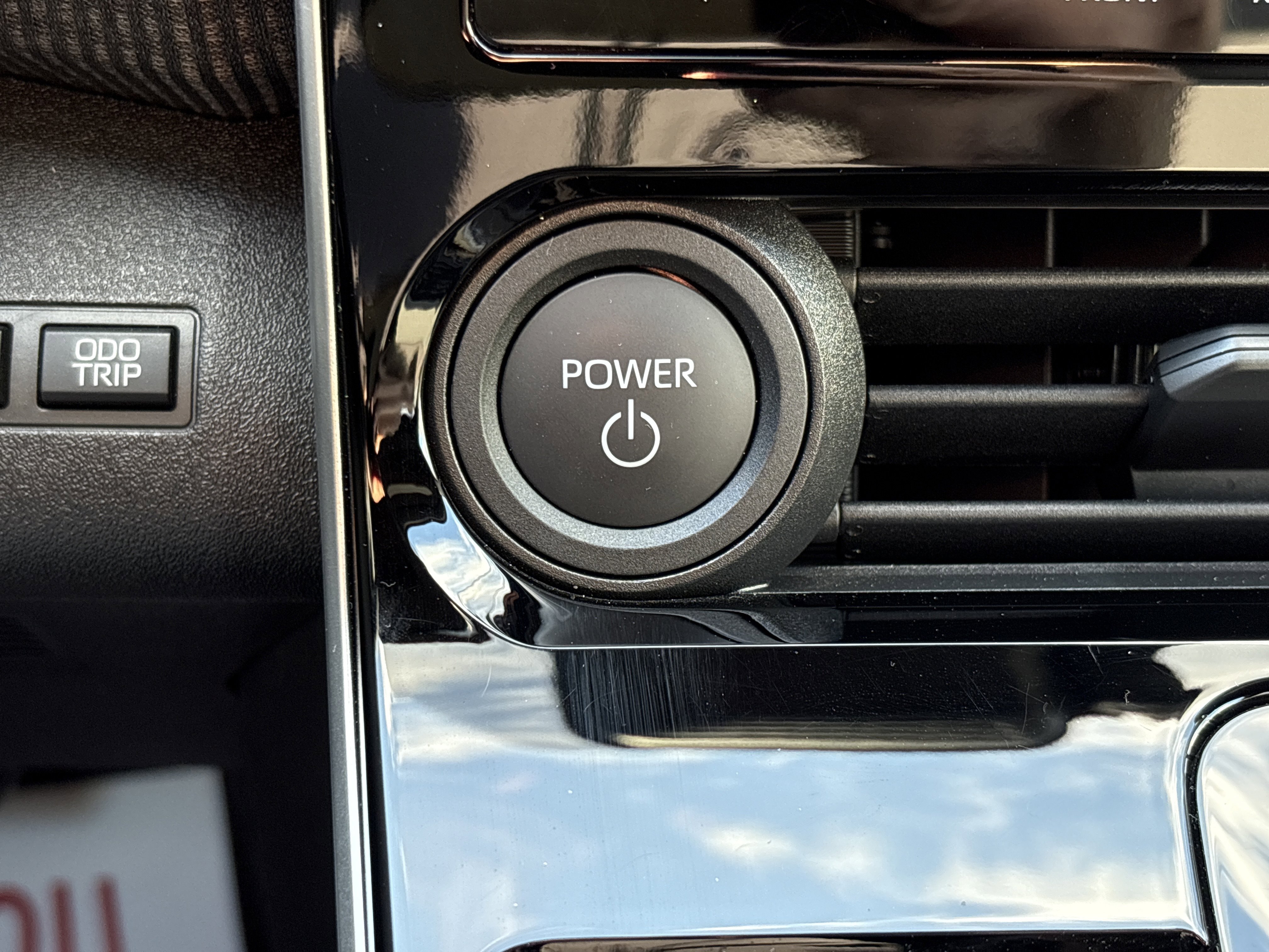 Used 2025 Subaru Solterra Premium w/ Premium Convenience Package image 24