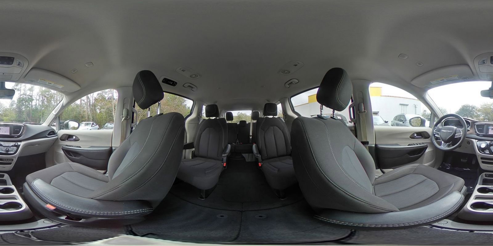 Used 2023 Chrysler Voyager LX image 46