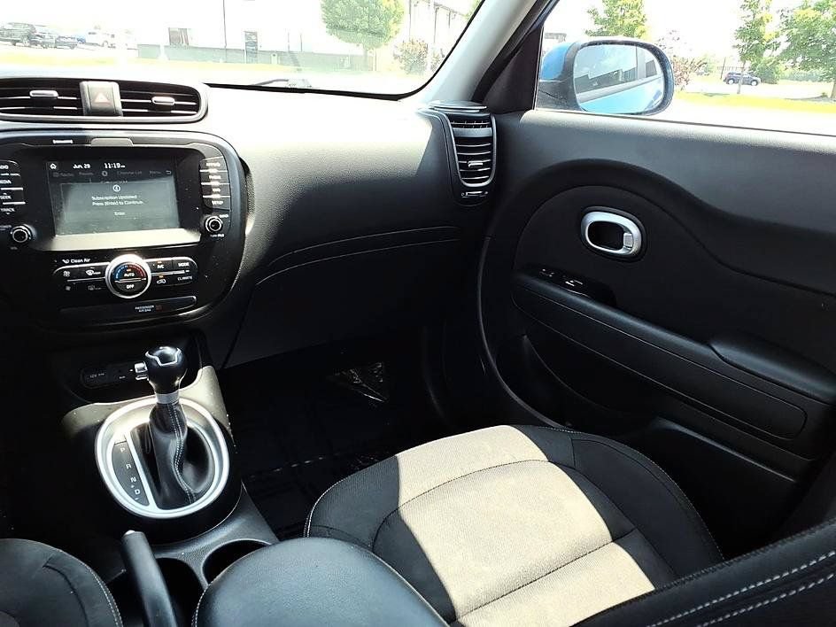 Used 2018 Kia Soul + FWD image 20
