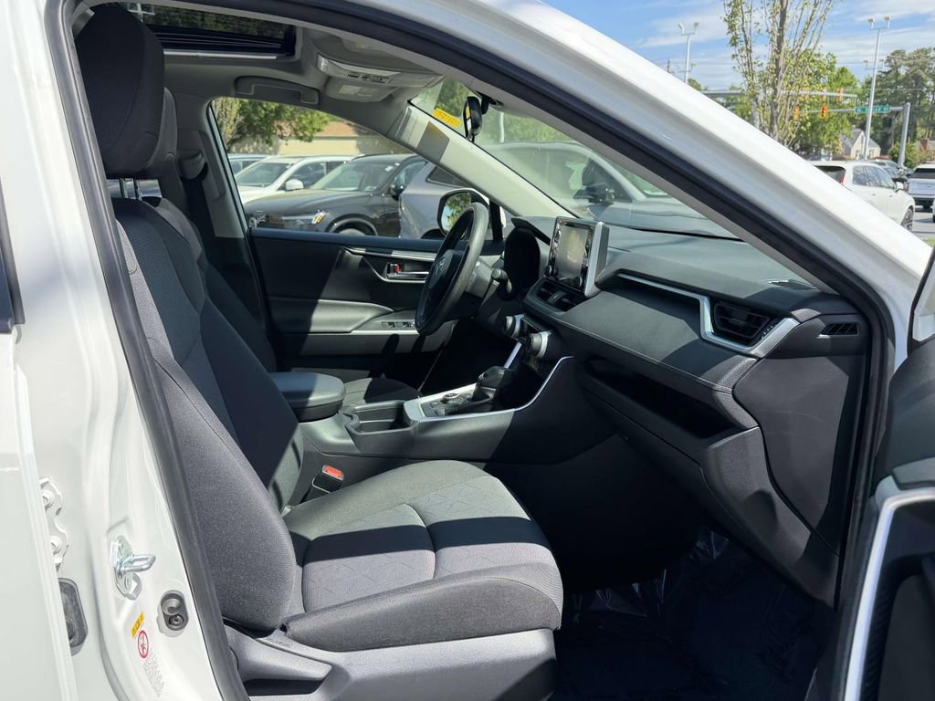 Used 2019 Toyota RAV4 XLE w/ Convenience Package image 12