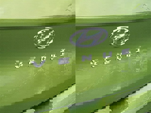 Used 2021 Hyundai Venue SE image 25