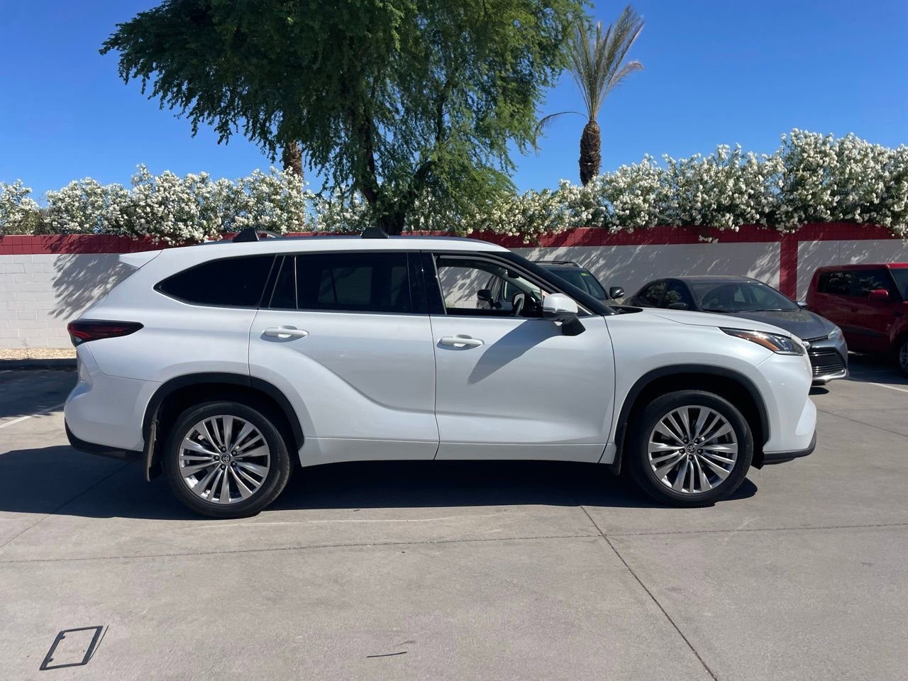 Used 2026 Toyota Highlander Platinum image 2