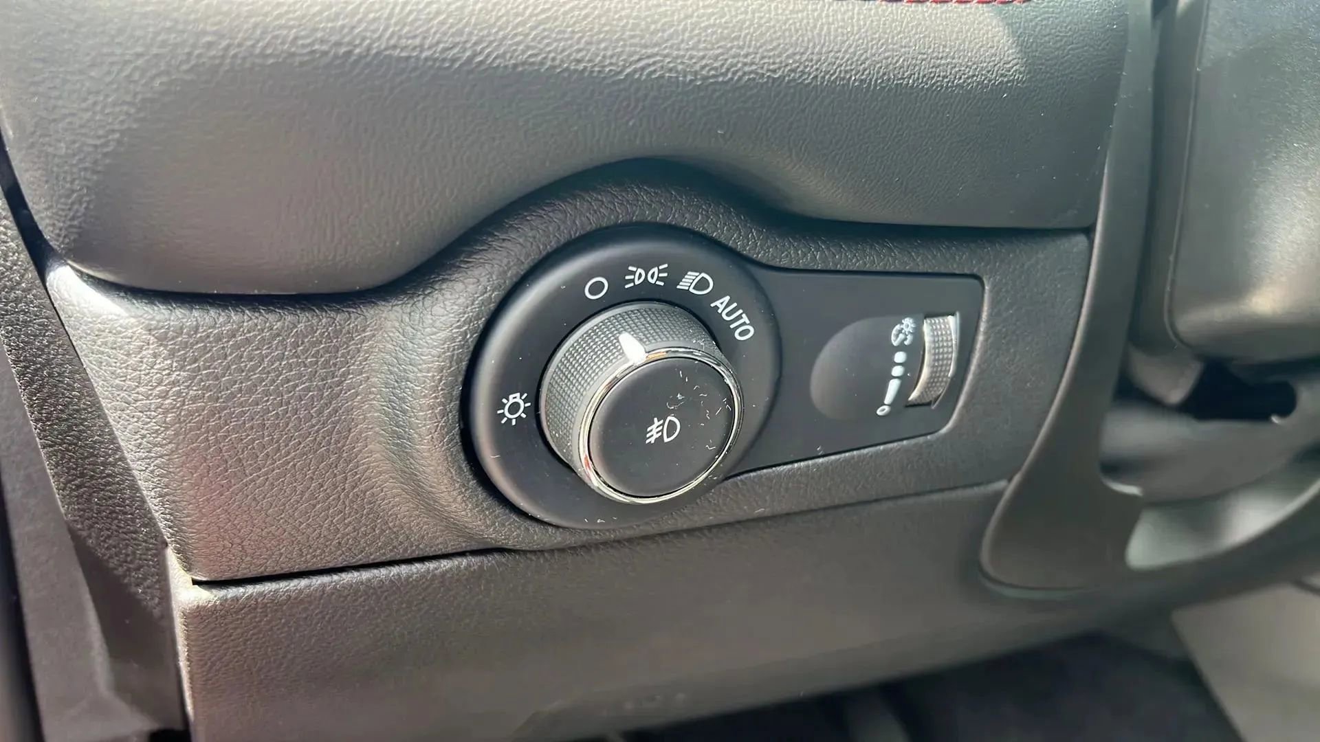 Used 2021 Dodge Durango R/T w/ Technology Group AWD/4WD image 19