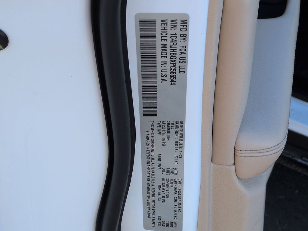 Used 2023 Jeep Grand Cherokee Limited w/ Luxury Tech Group II image 12