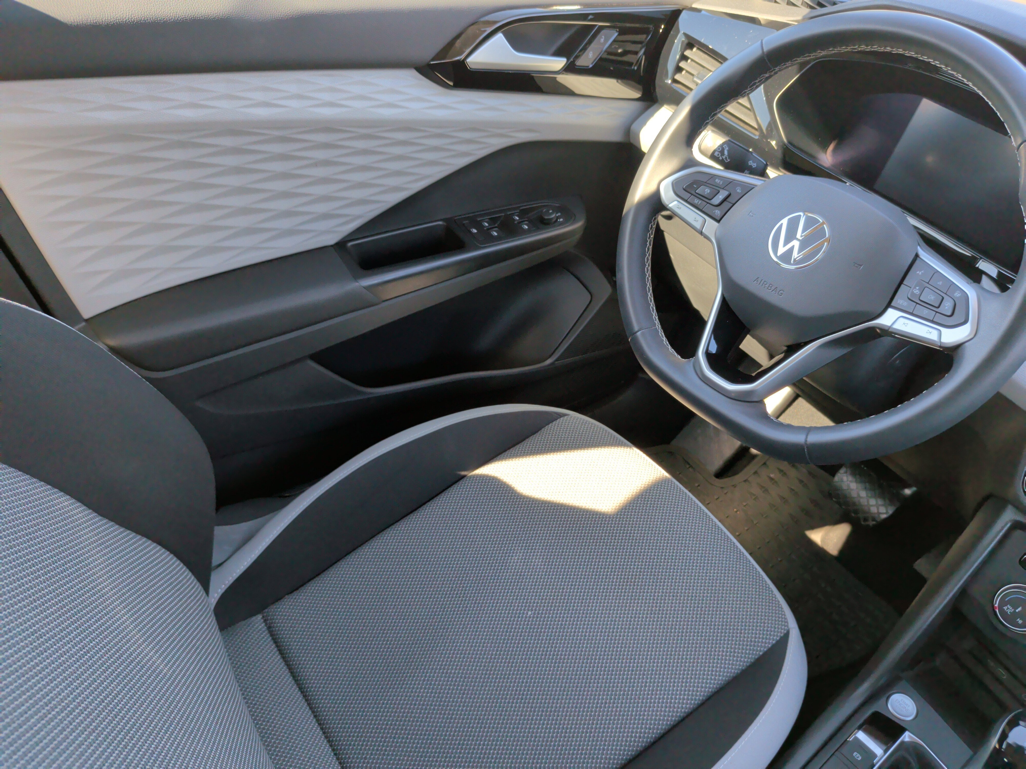 Used 2022 Volkswagen Taos S w/ IQ Drive S Package image 31