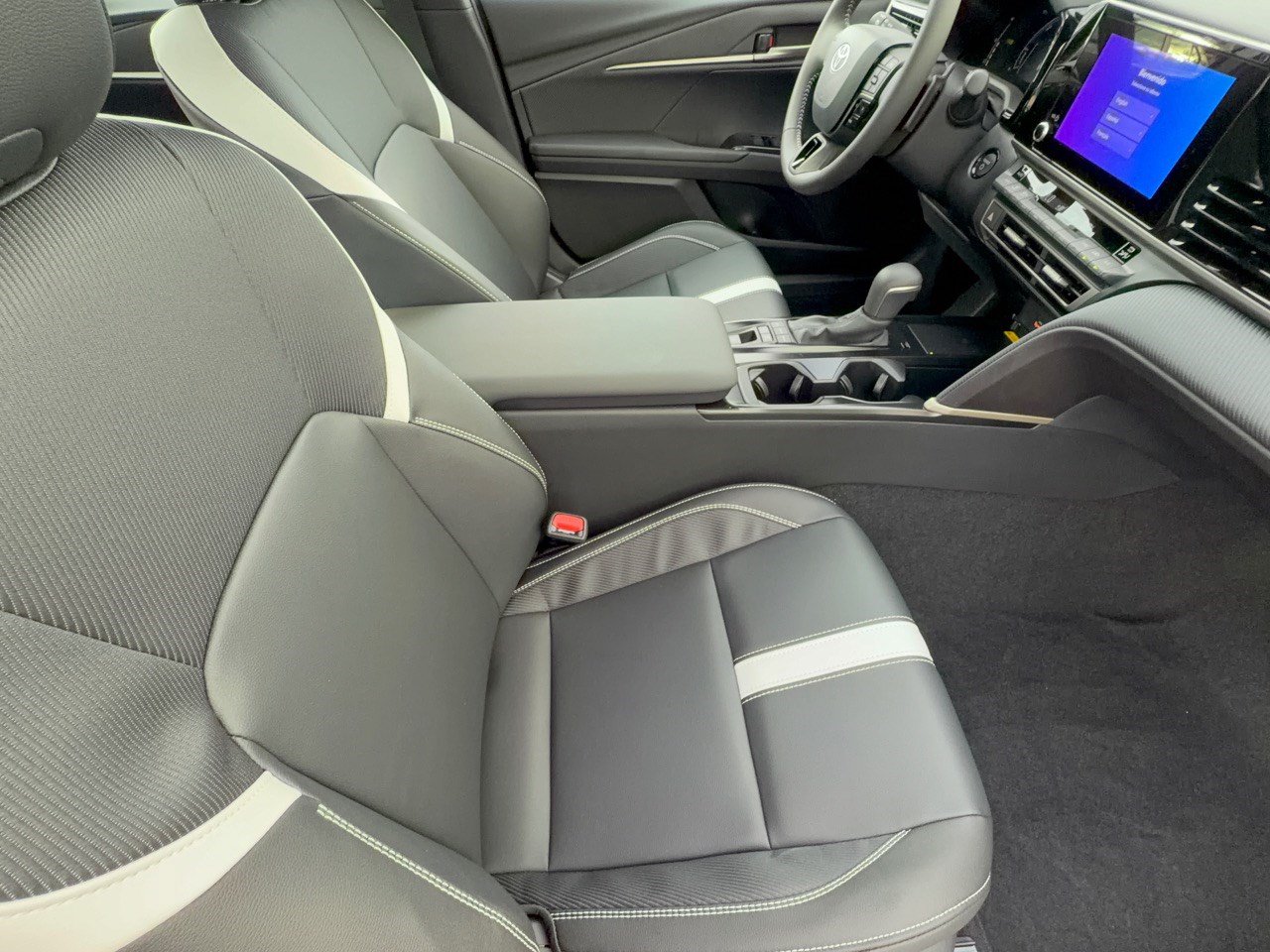 Used 2026 Toyota Camry SE FWD image 30