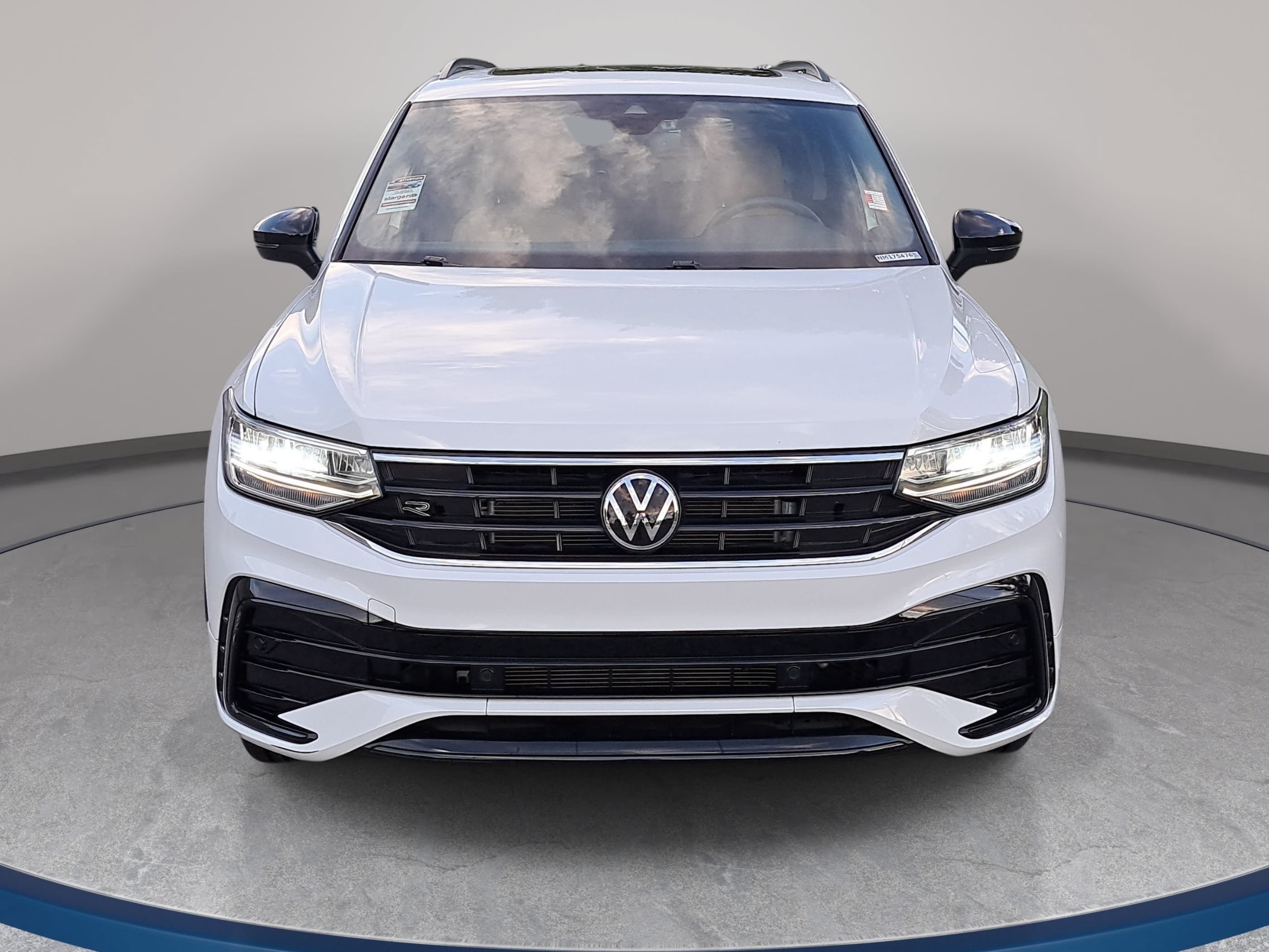 Certified 2022 Volkswagen Tiguan SE R-Line AWD/4WD image 2