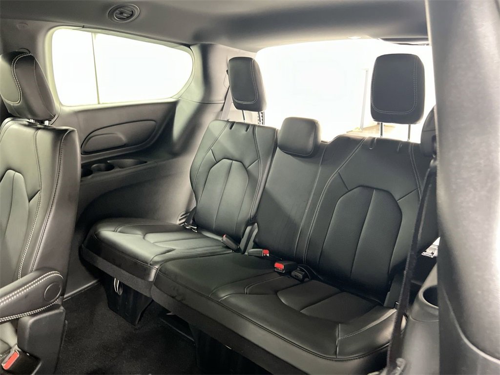 New 2025 Chrysler Voyager LX image 28