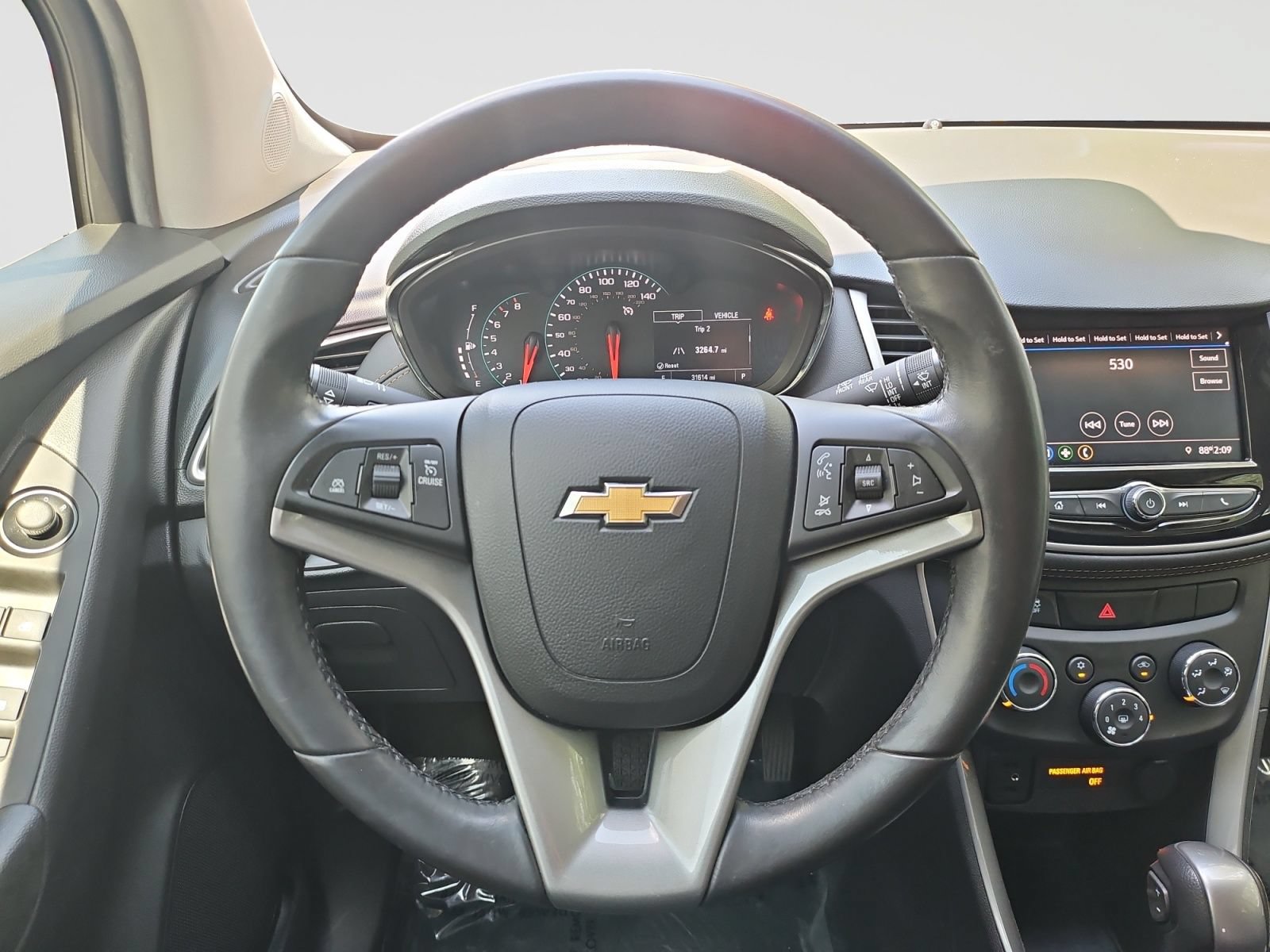 Used 2022 Chevrolet Trax LT w/ LT Convenience Package AWD/4WD image 38
