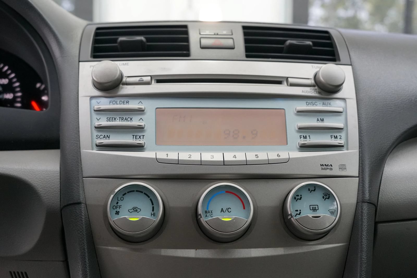 Used 2009 Toyota Camry LE FWD image 23