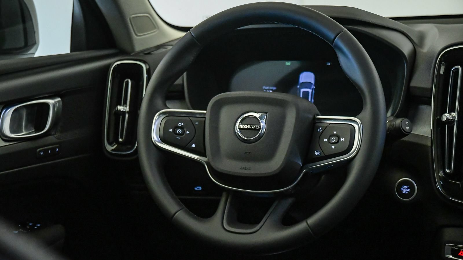 Certified 2026 Volvo XC40 B5 Plus AWD/4WD image 13
