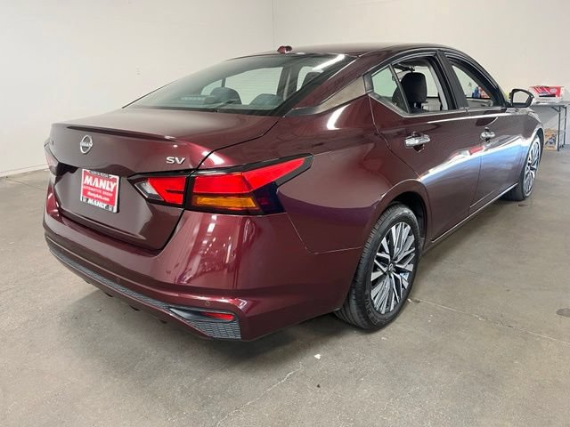 Used 2024 Nissan Altima 2.5 SV FWD image 3