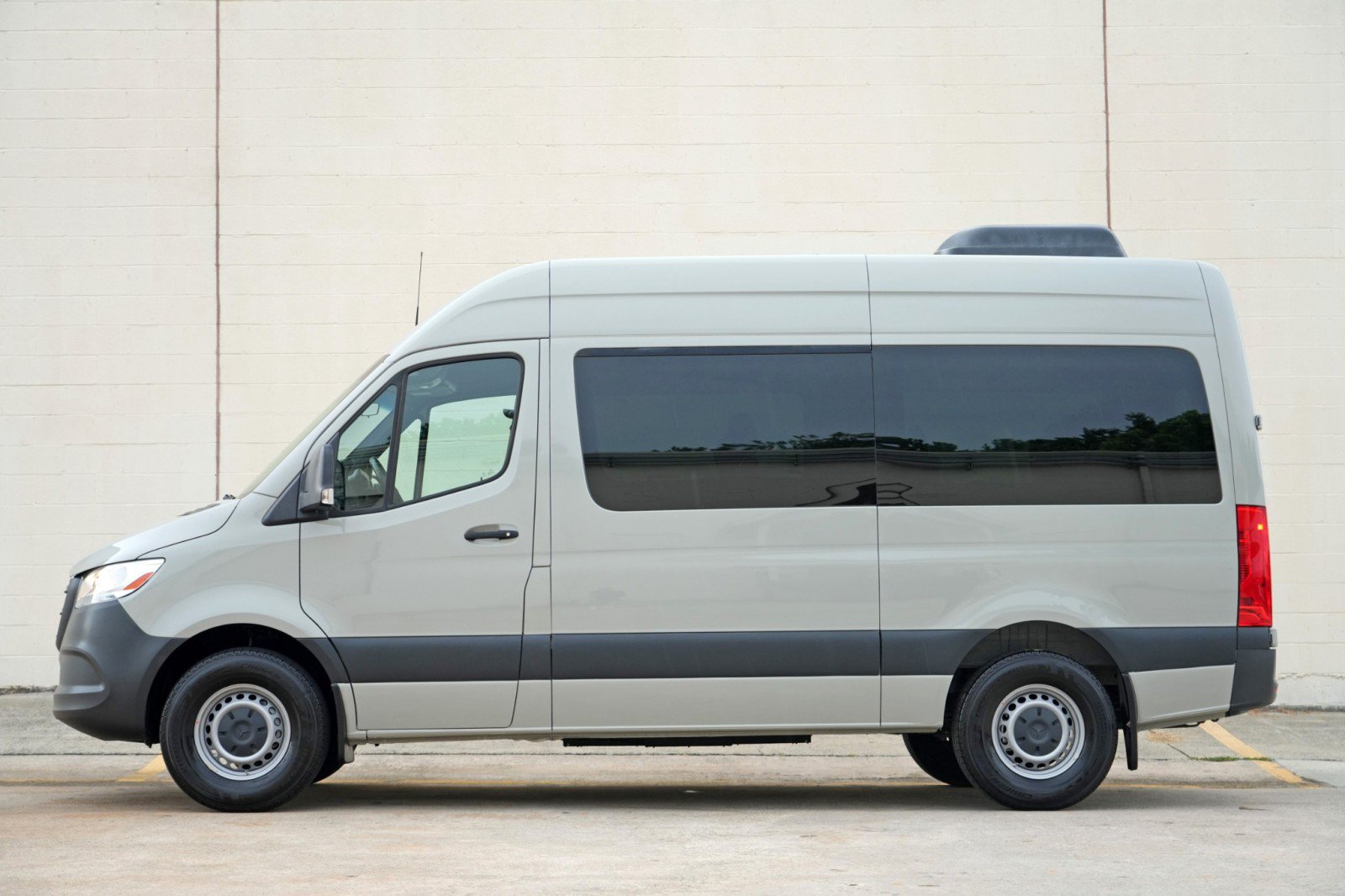 Used 2022 Mercedes-Benz Sprinter 2500 image 9
