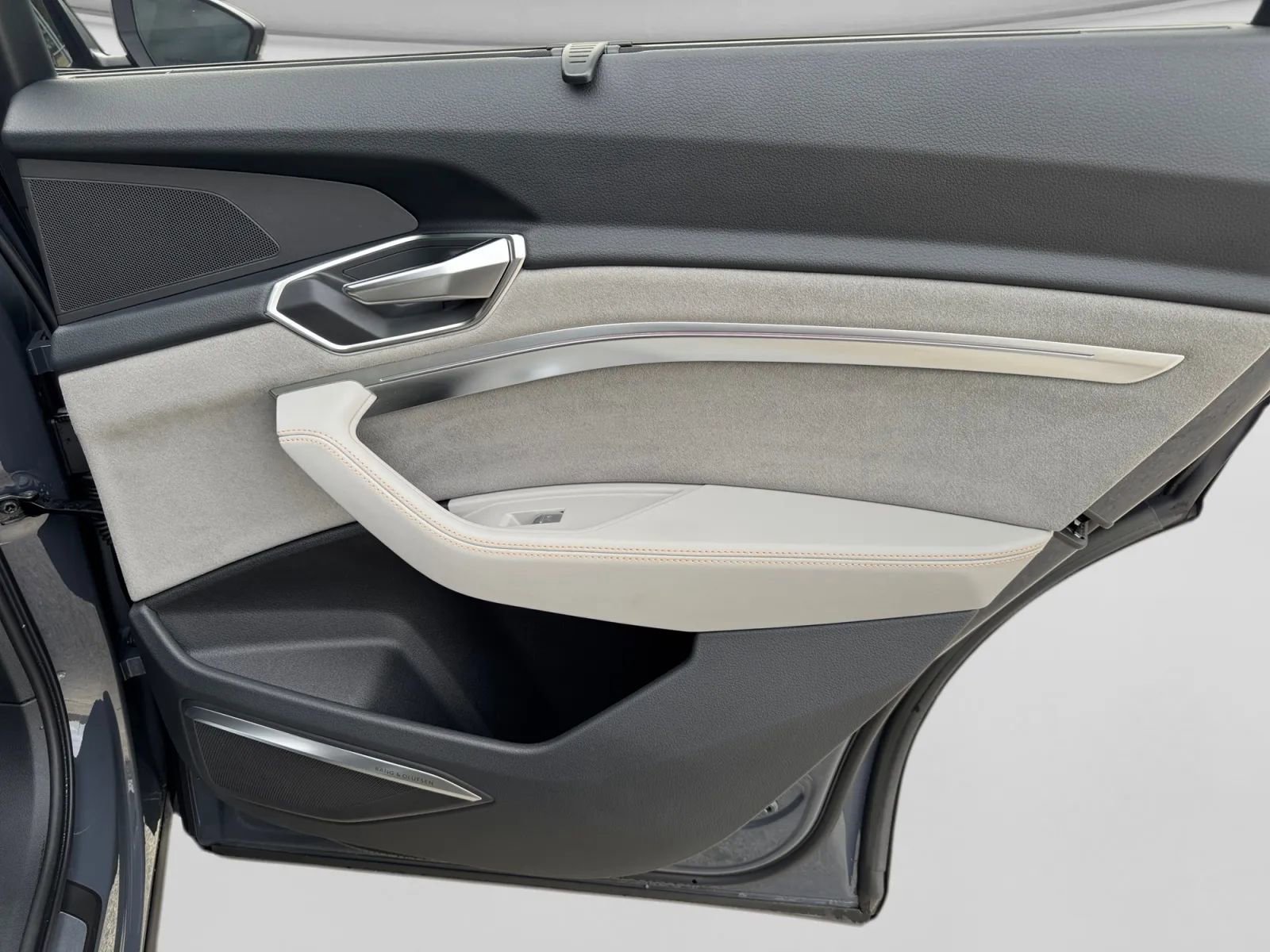 Used 2024 Audi Q8 e-tron Prestige w/ Prestige Package image 31