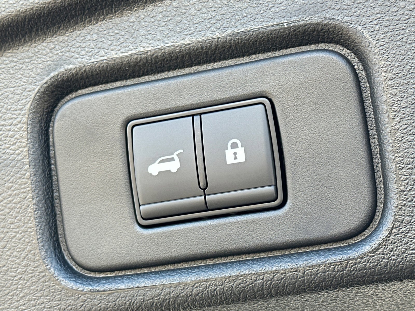 New 2025 Nissan Pathfinder SV w/ Black Appearance Package image 20