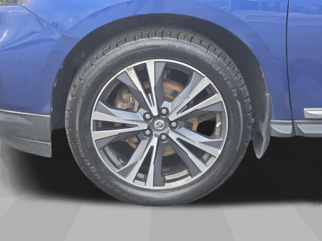 Used 2018 Nissan Pathfinder Platinum AWD/4WD image 11