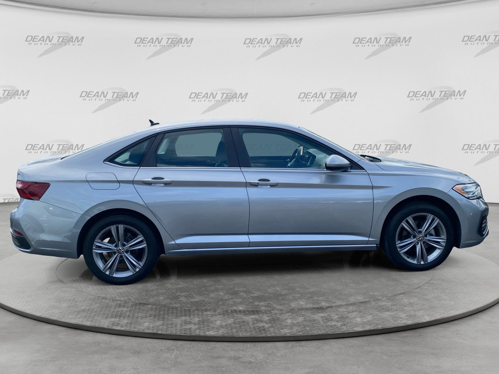 Used 2022 Volkswagen Jetta SE FWD image 11