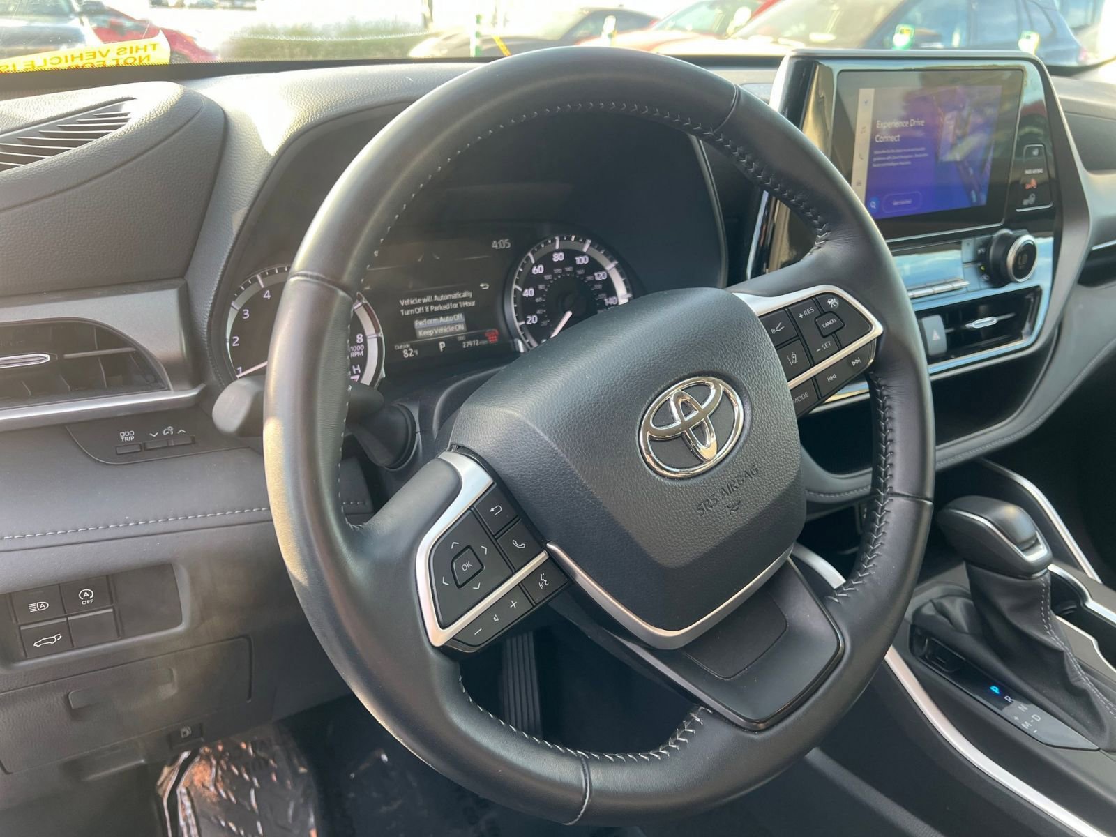 Used 2025 Toyota Highlander LE image 29