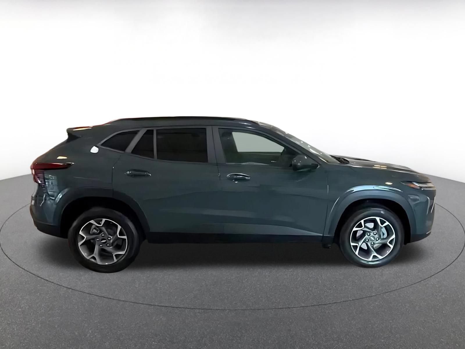 Used 2025 Chevrolet Trax LT w/ LT Convenience Package FWD image 14