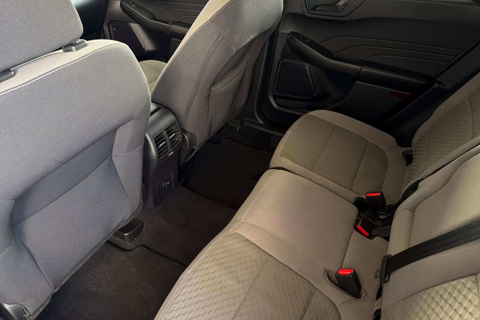 Used 2022 Ford Escape SE w/ SE Sport Appearance Package FWD image 13