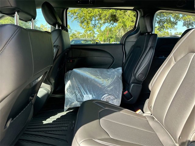 New 2026 Chrysler Pacifica Select w/ S Appearance Package image 16