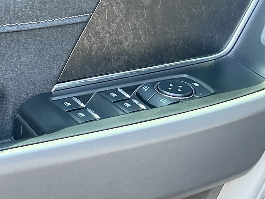 Used 2025 Ford F150 Lightning XLT AWD/4WD image 18