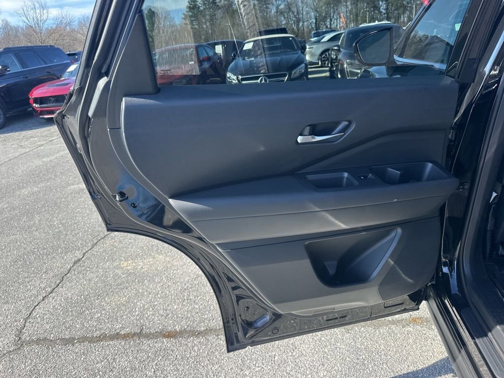 Used 2022 Nissan Pathfinder S image 25