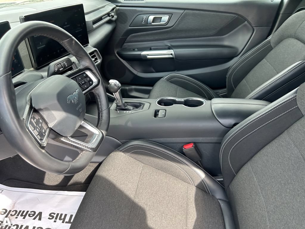 Used 2025 Ford Mustang Coupe RWD image 16