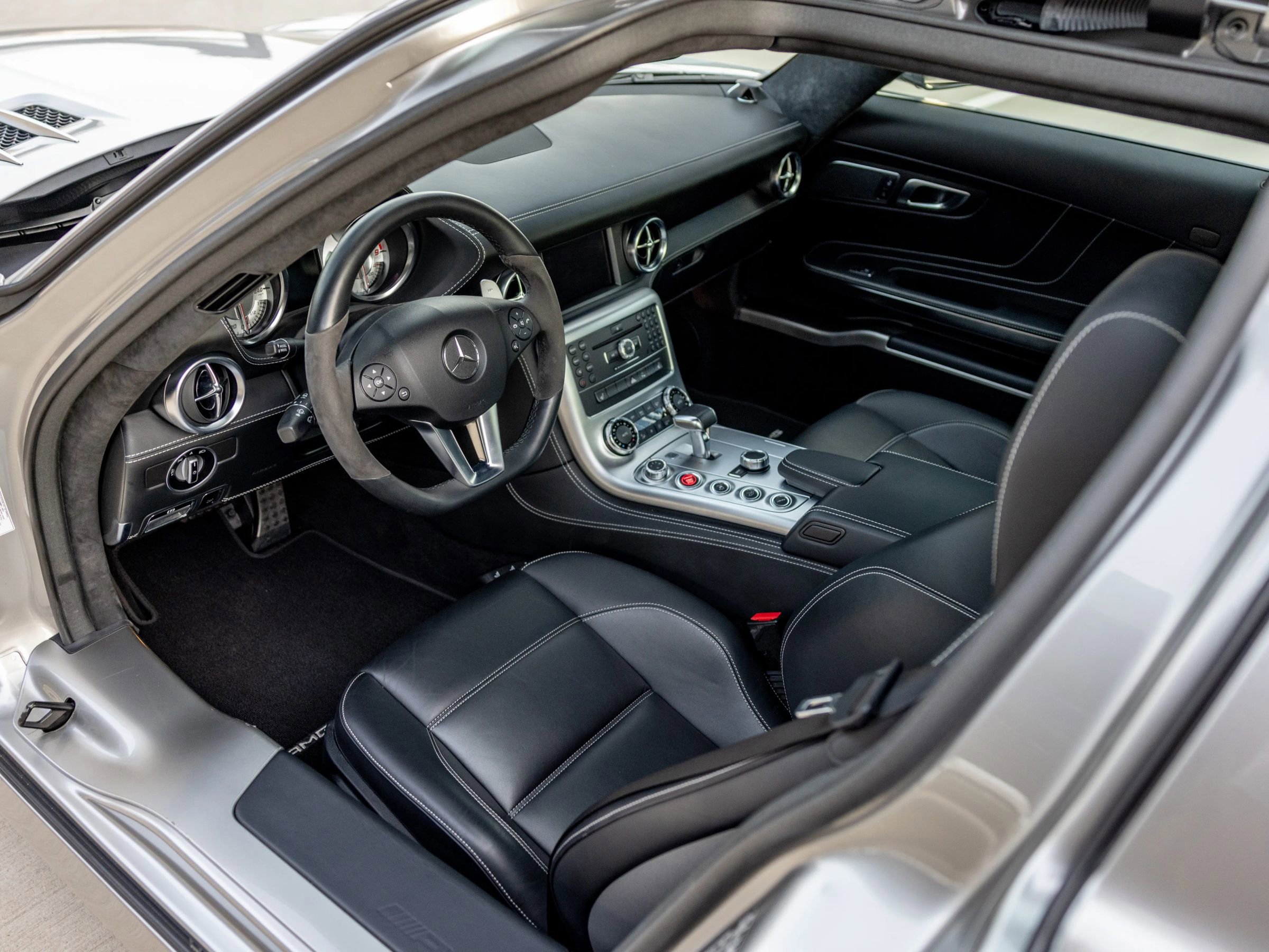 Used 2011 Mercedes-Benz SLS AMG Coupe image 11