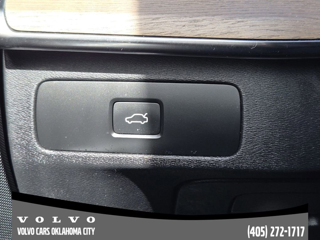 Certified 2025 Volvo XC90 B6 Plus image 21
