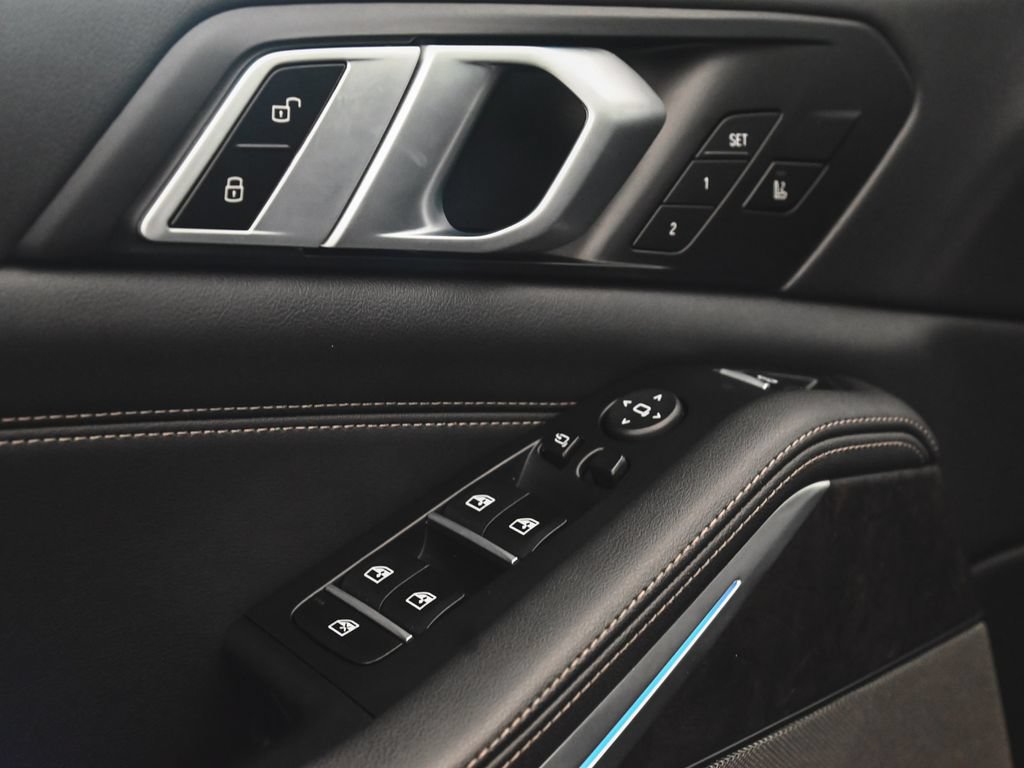 Used 2025 BMW X5 xDrive40i AWD/4WD image 9
