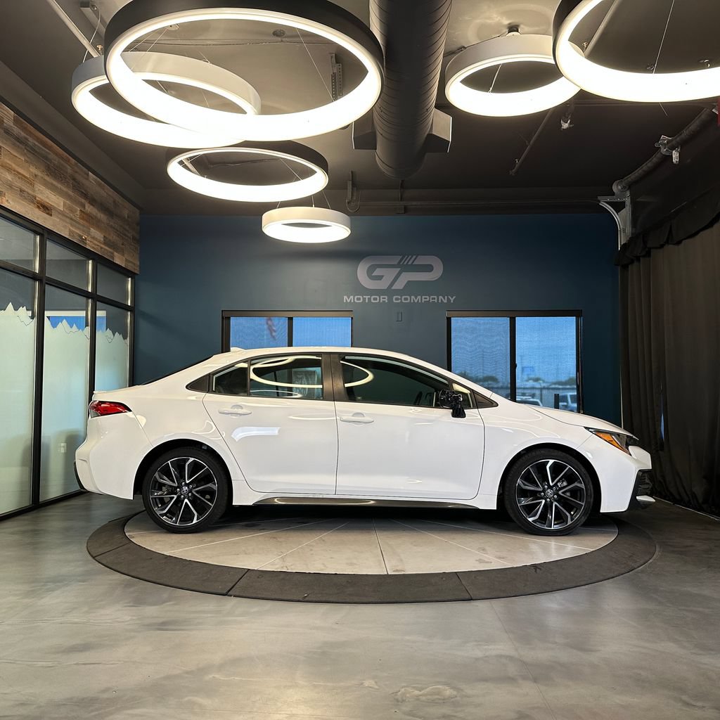 Used 2020 Toyota Corolla SE FWD image 2