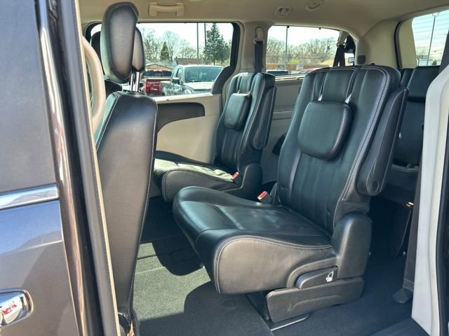 Used 2015 Chrysler Town & Country Touring w/ Driver Convenience Group image 20