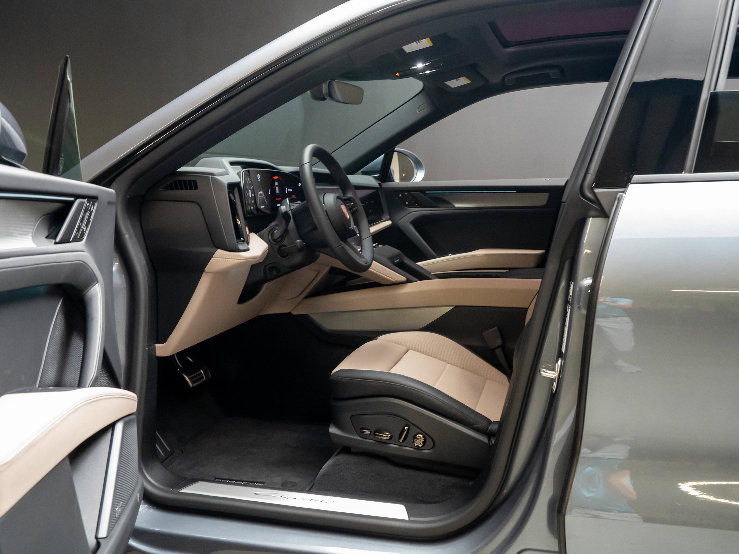 New 2026 Porsche Cayenne Electric AWD/4WD image 4