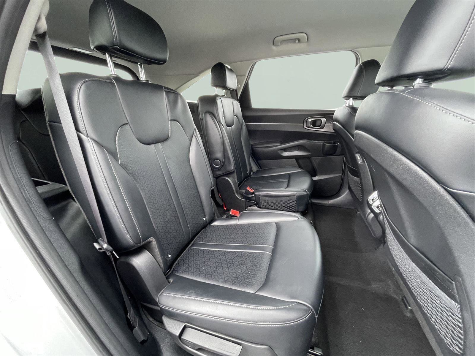 Used 2023 Kia Sorento EX image 22