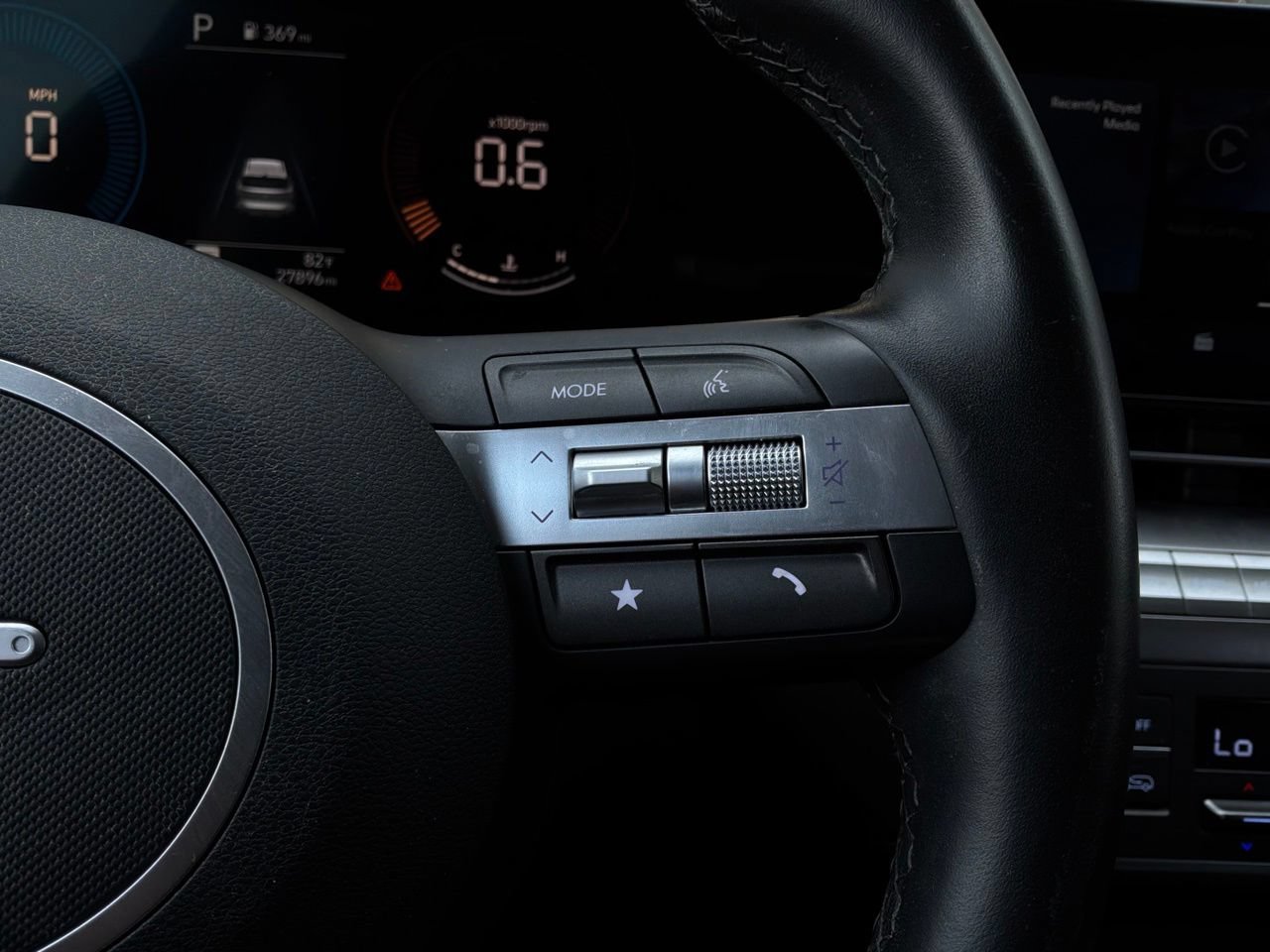 Used 2025 Hyundai Kona SEL FWD image 36