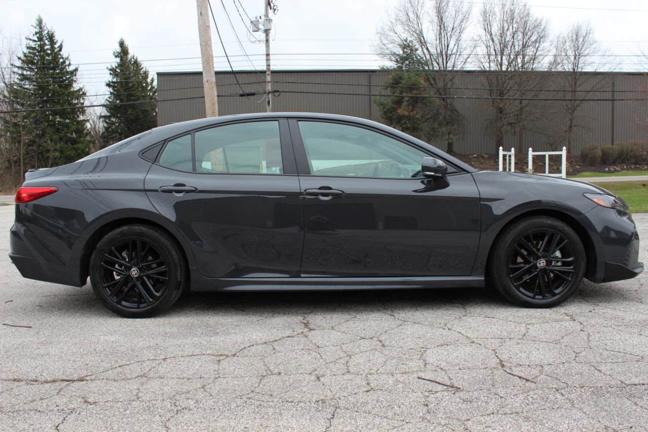 Used 2025 Toyota Camry SE image 6