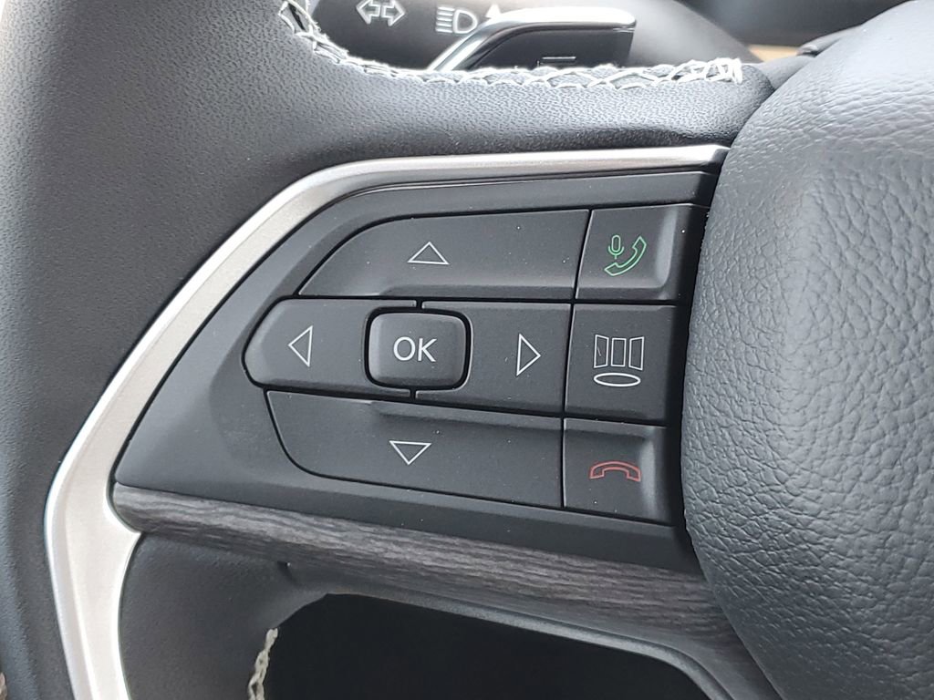 New 2025 Jeep Grand Cherokee Limited image 16