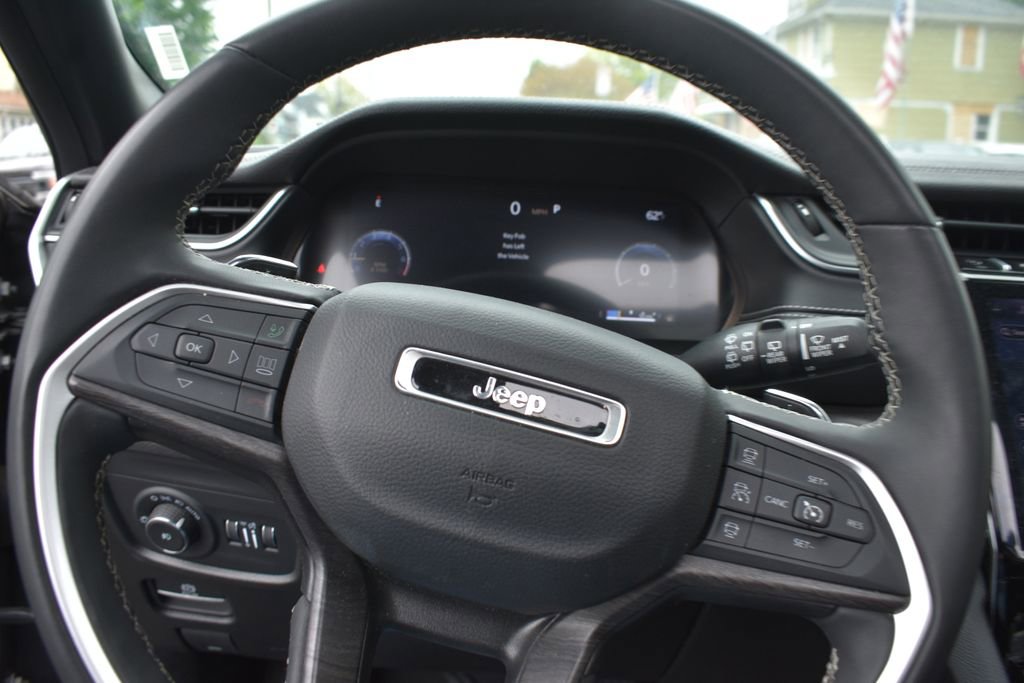 Used 2024 Jeep Grand Cherokee L Limited w/ Luxury Tech Group II AWD/4WD image 15